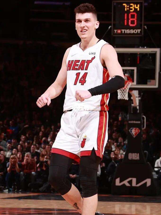 他们更加看 他们更加看